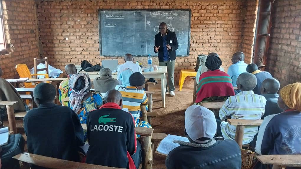 Lire la suite à propos de l’article Walungu: 30 Apiculteurs Formés pour Stimuler l’Autonomisation Rurale